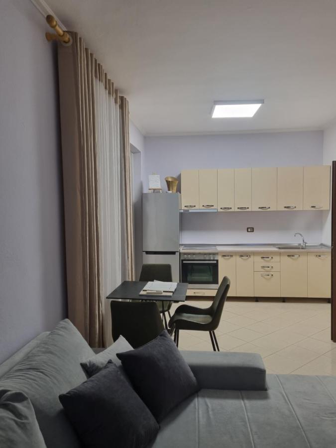 Glamorous Apartment In ティラナ エクステリア 写真